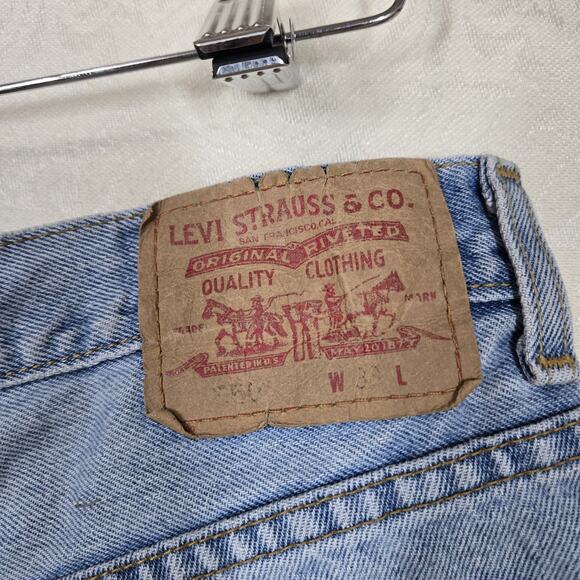 Levis 550 Cut Off Shorts Raw Hem Sz Waist 33 Light Wash Blue Relaxed Fit - Picture 7 of 14
